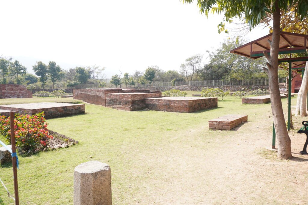 maniyar math side view from main gate