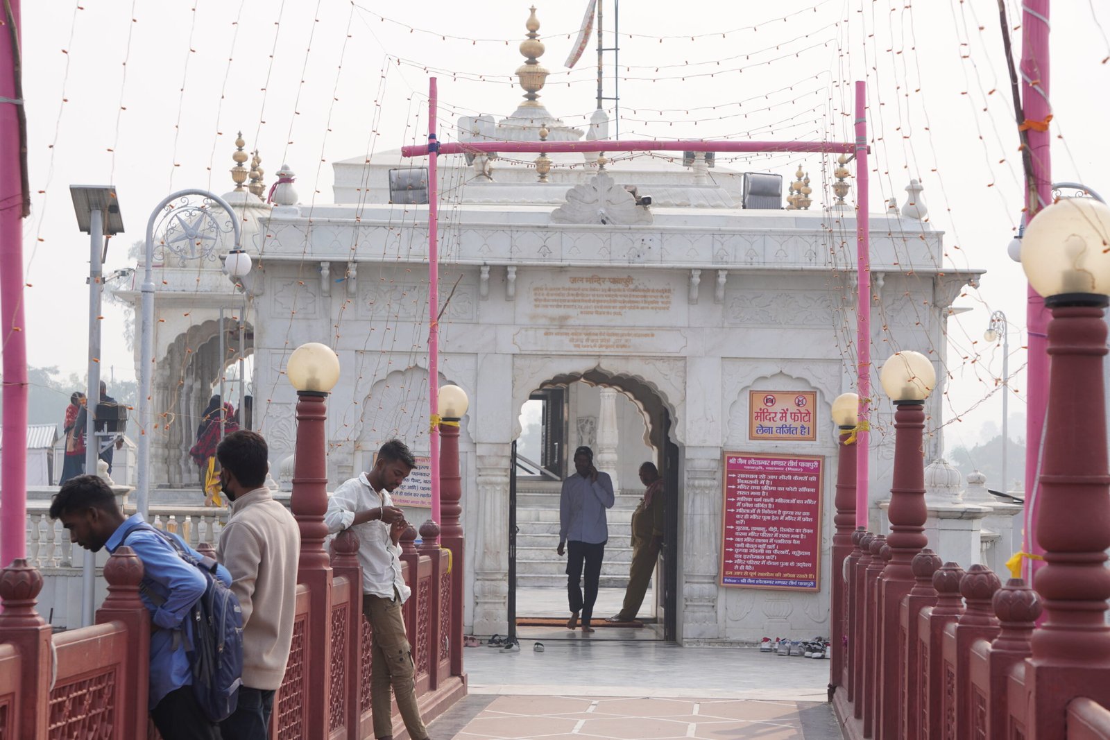 पावापुरी जल मंदिर 