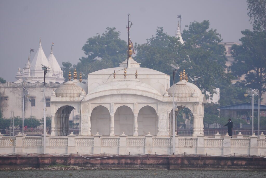 पावापुरी जल मंदिर