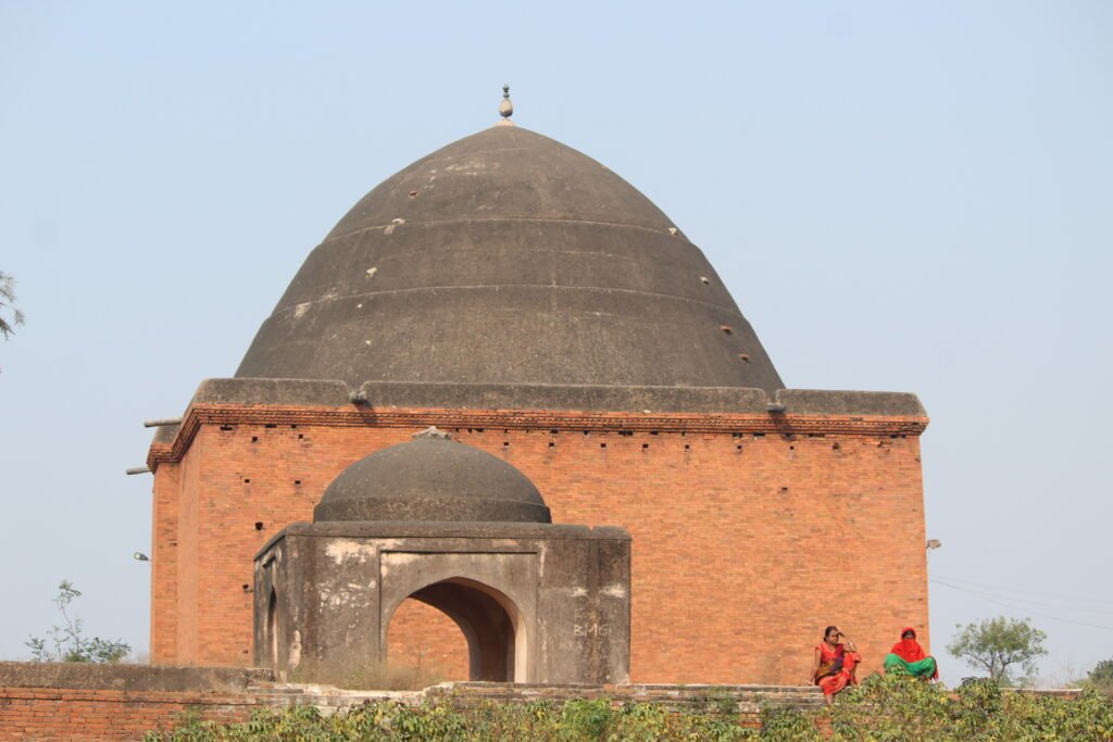 ibrahim bya makbara side view 