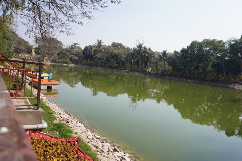 pond in subhash park