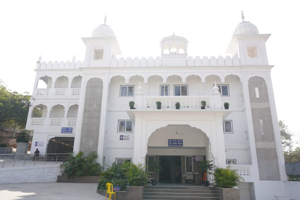 Rajgir Gurudwara, rooms for devotees