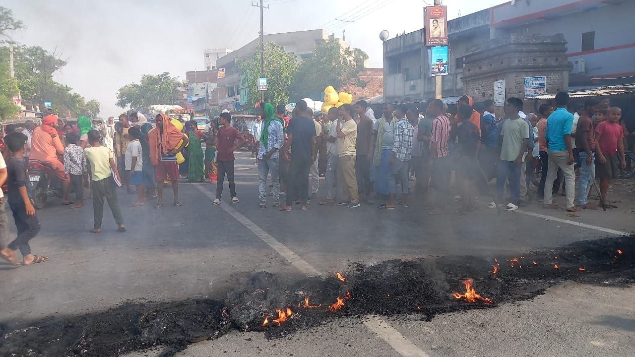 Cry for water: taps are dry for a month, angry villagers blocked the road