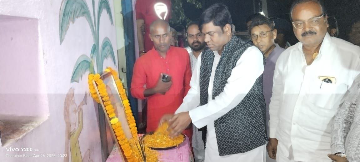 VIP supremo Mukesh Sahni reached Kheman Bigha and consoled the bereaved family"