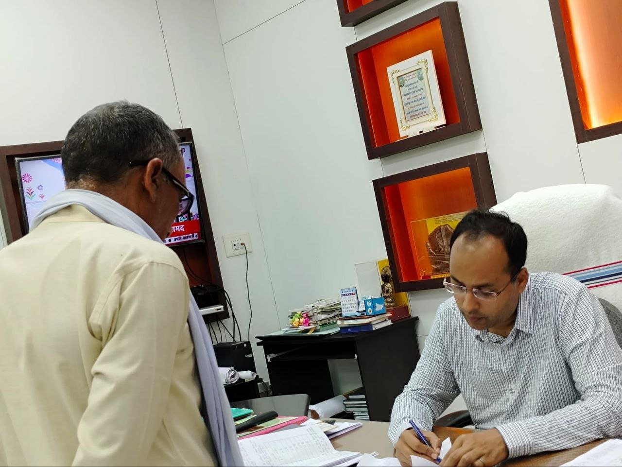 In the public court, the DM took cognizance of 29 problems