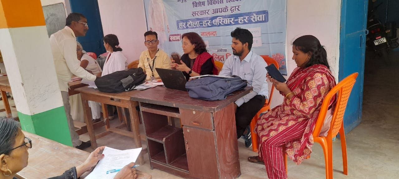 Special service camps will be organized in Mahadalit colonies of every Panchayat, DRCC team is giving information about schemes in Nalanda