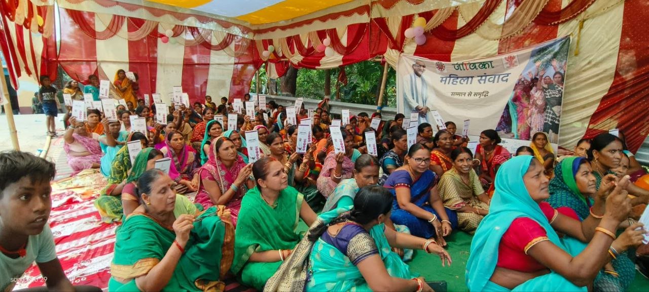 Information about government schemes provided in Mahila Samvad programme, emphasis on participation in policy decisions