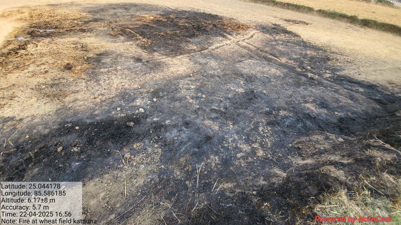 Fire broke out in the barn in Katuna village of Qatrisarai, hundreds of sacks of wheat burnt to ashes