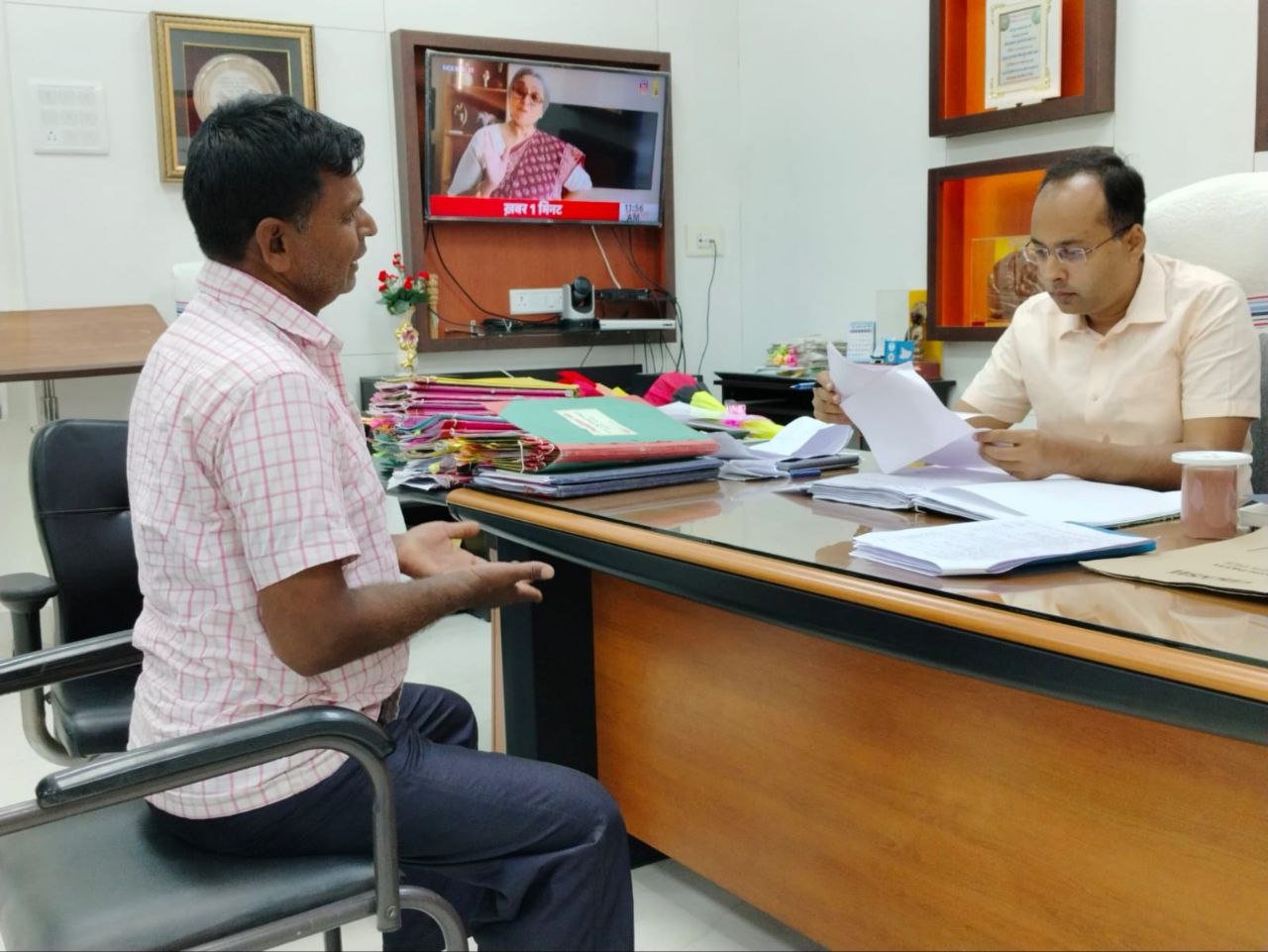 Various problems were heard in the daily public hearing, District Magistrate gave instructions