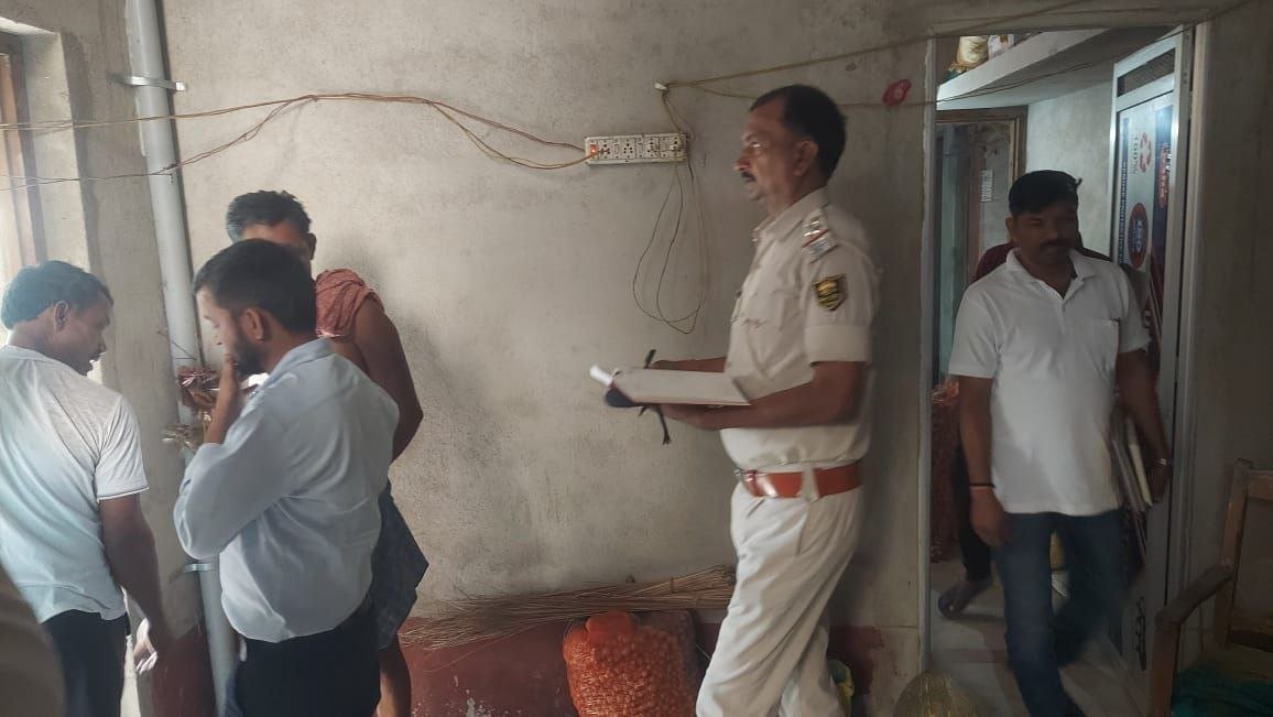 Terror of armed masked men in Lachu Bigha village: Robbery by holding couple hostage, assault on protest