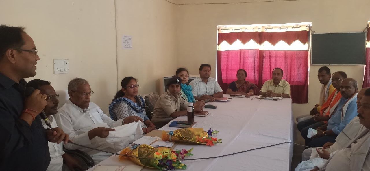 Anger erupted on officials in the meeting of the 20-point committee in Nagarnausa