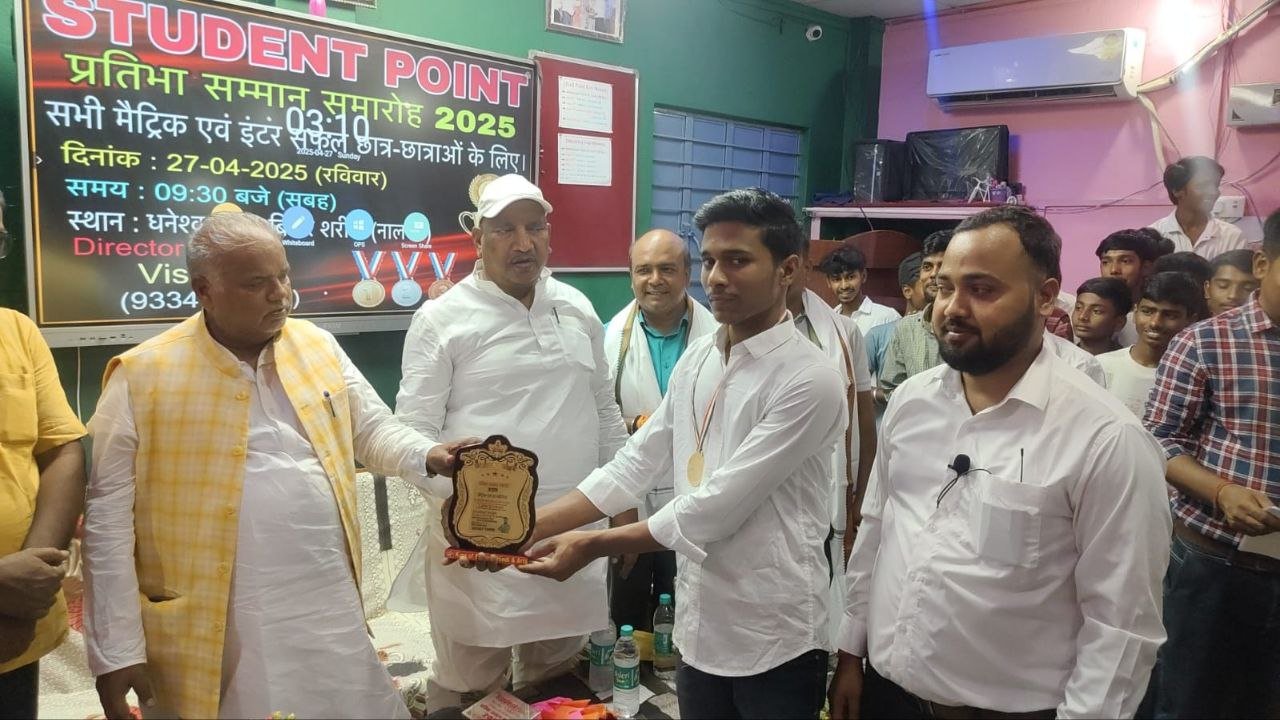 Student Point's Pratibha Samman Ceremony, Matriculation and Intermediate toppers were honoured