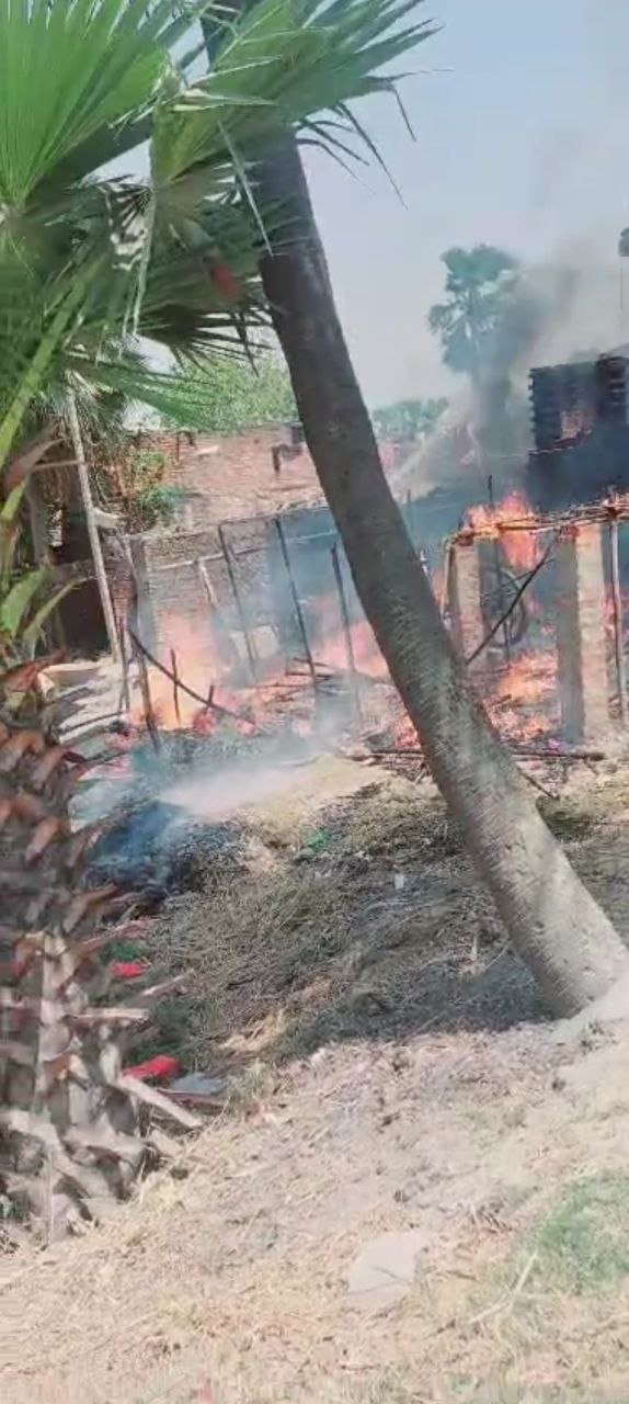 मिल्कि में दो घरों मे लगी आग