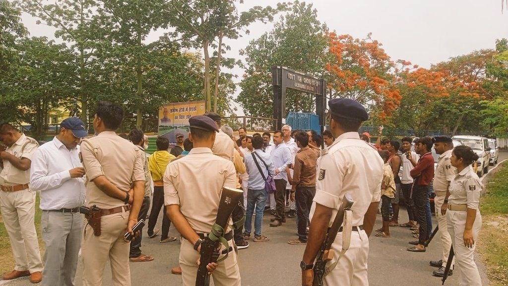 Prashant Kishore was not allowed entry into CM Nitish's village Kalyan Vigha, villagers allege - he was put under house arrest
