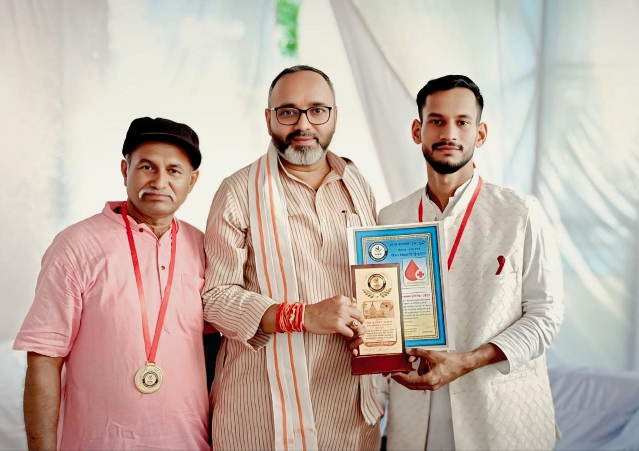 Nalanda Blood Group honored for outstanding contribution in the field of blood donation, UP MLA Bhupesh Choubey honored
