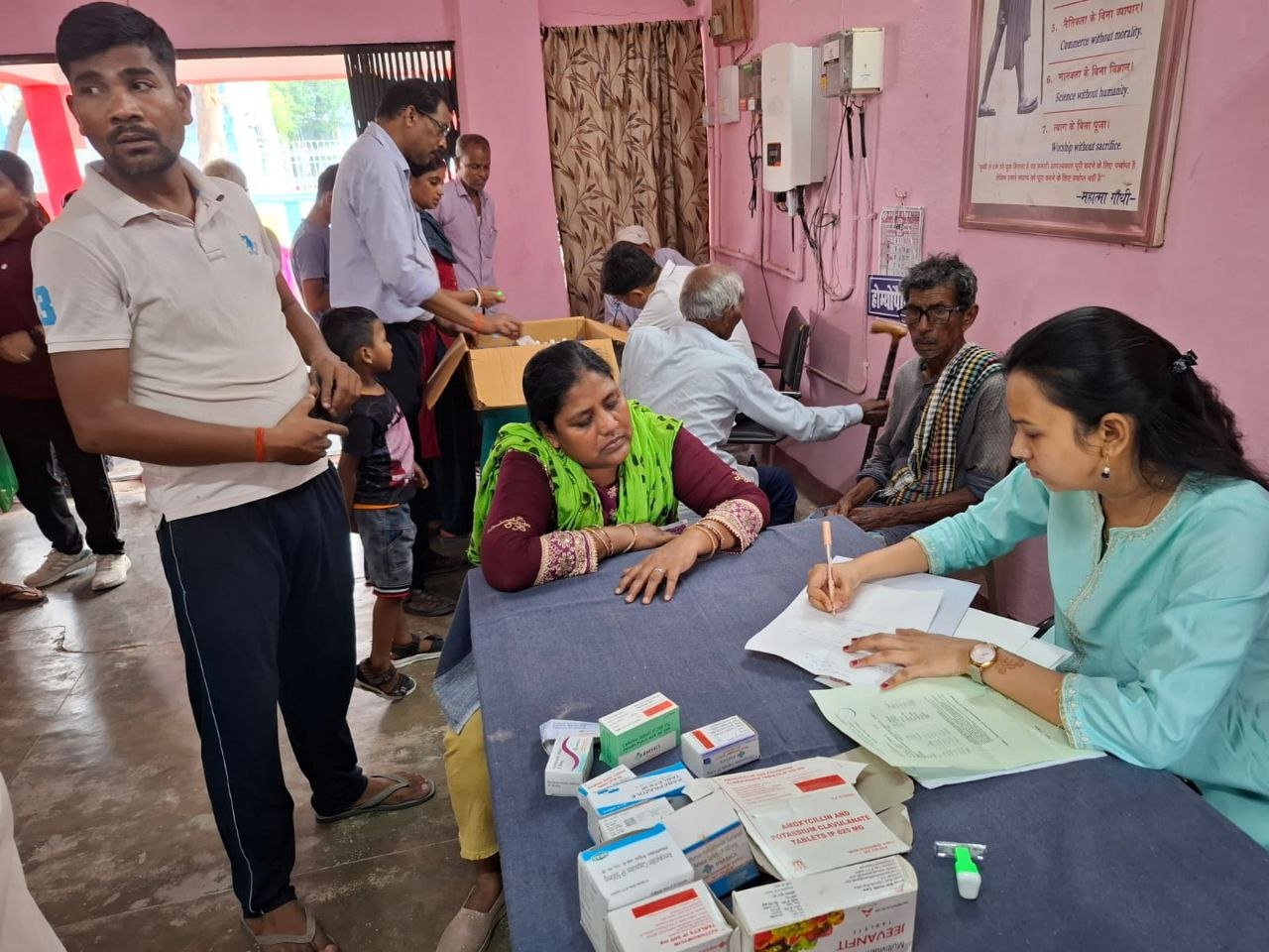 Every Sunday, pledge to take good health, Red Cross distributes health advice and medicines