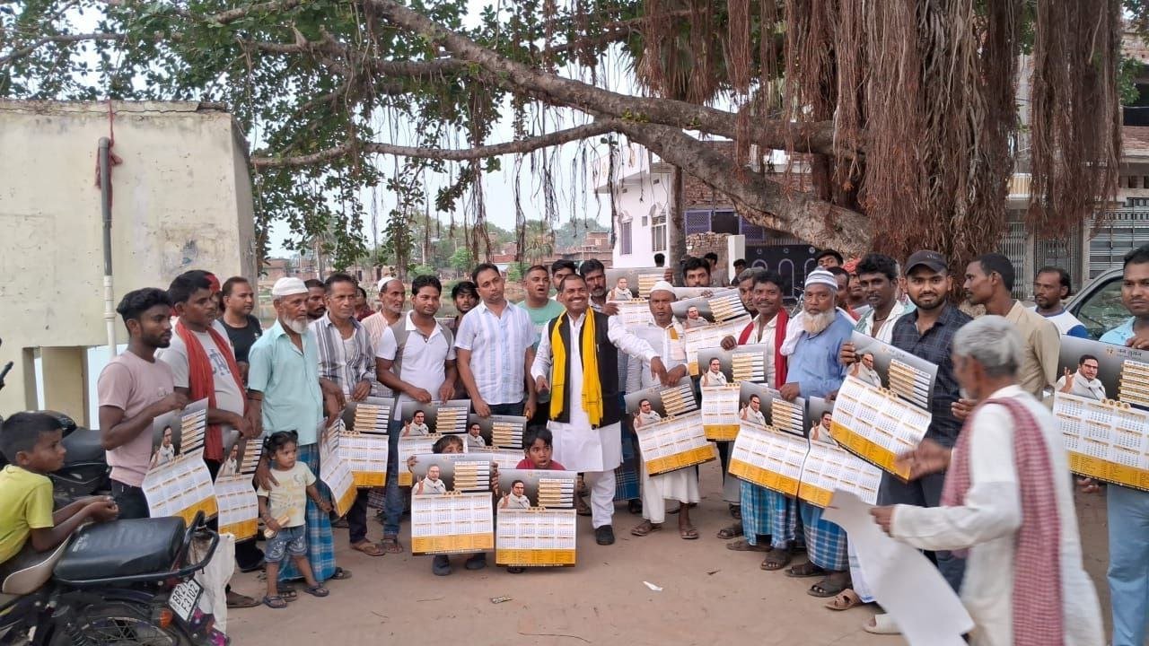 Street meeting in honour of the deprived: Jan Suraj spokesperson Dr. Amit Paswan cornered the government