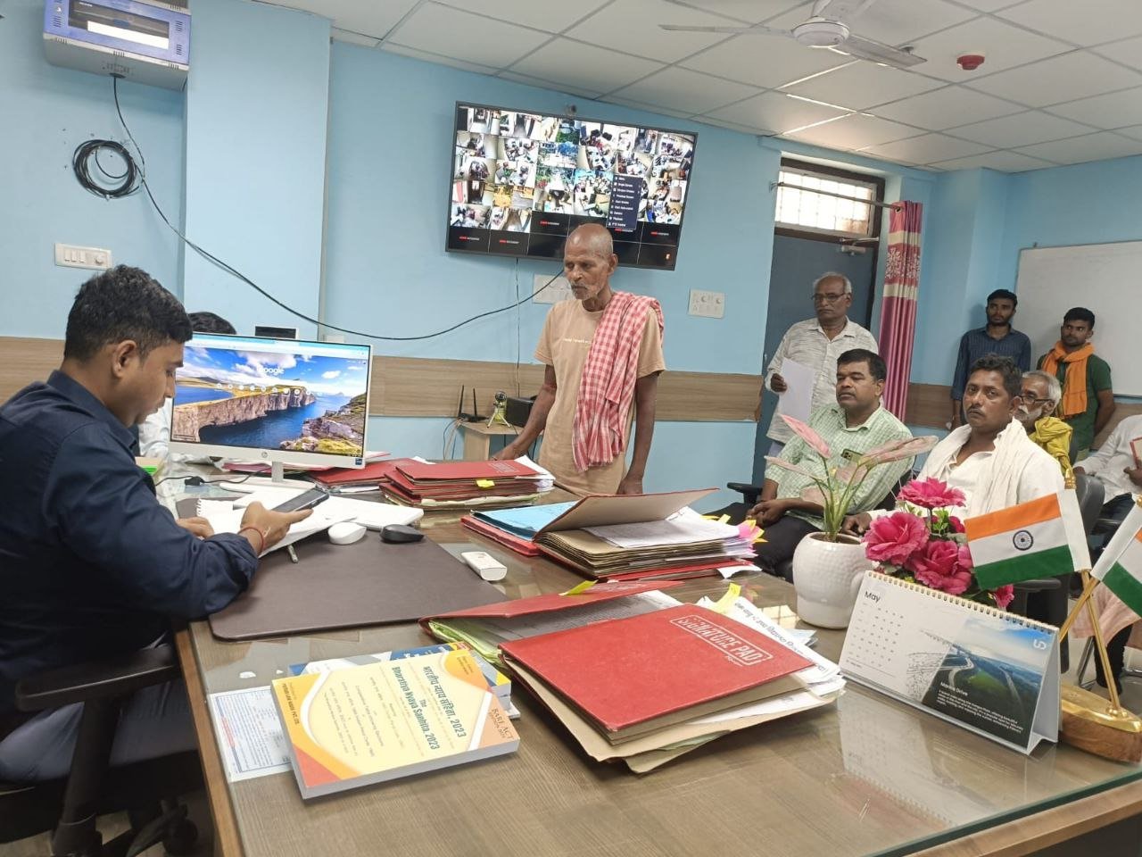 SDO Hilsa heard the problems of 12 people in the public court, gave instructions for immediate solution