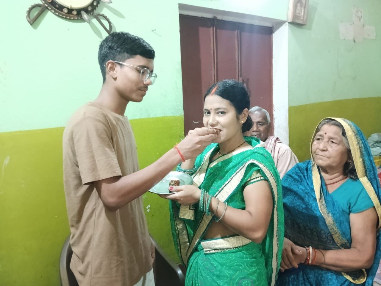 Nalanda's Shivam Suman created history by scoring 97.2% marks in CBSE board, celebrations in Dashrathpur village