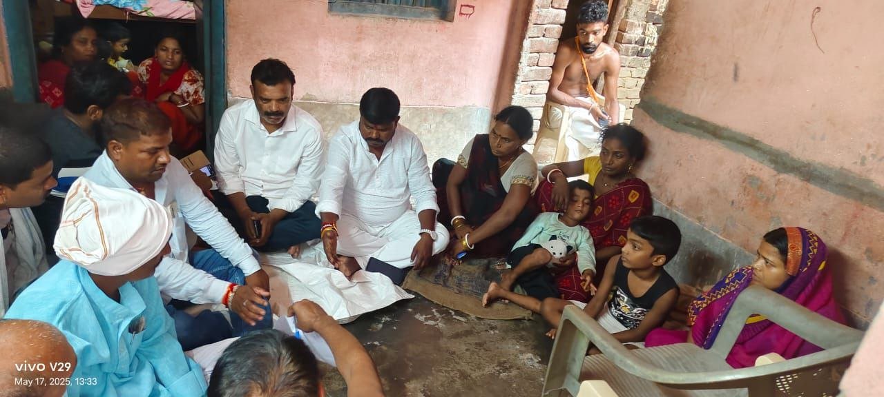 LJP (R) district president reached martyr Sikandar Kumar's house, met his family and expressed condolences
