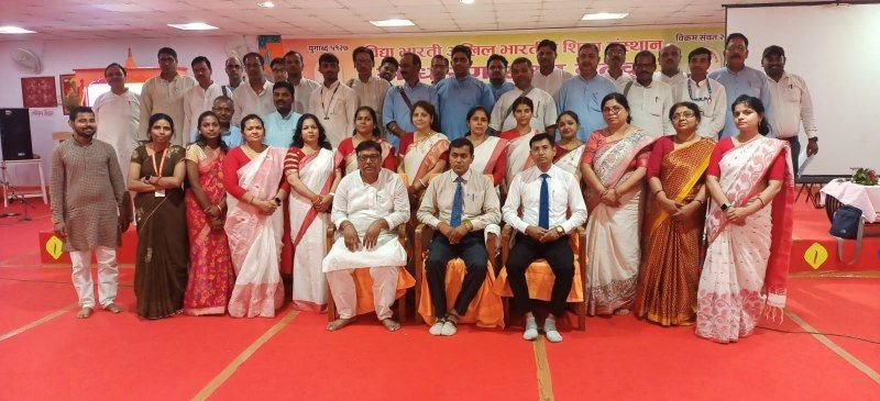 Teachers got a new perspective of positive thinking through "Black Dot Story"