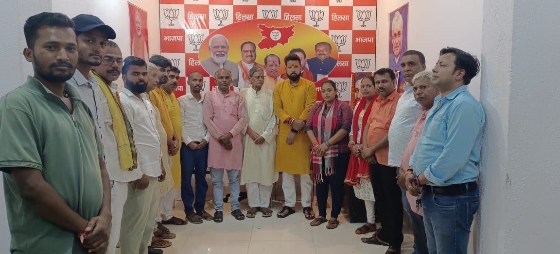 Workers in Hilsa distributed sweets in honour of BJP District President Rajesh Kumar and expressed happiness