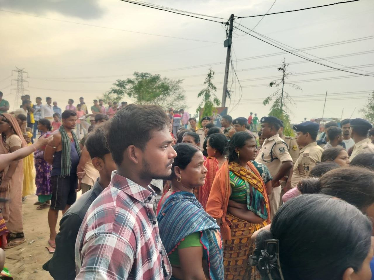 Scorpio attacked during a wedding procession in Khaira village, body of a youth found in a ditch, villagers gheraoed the police station