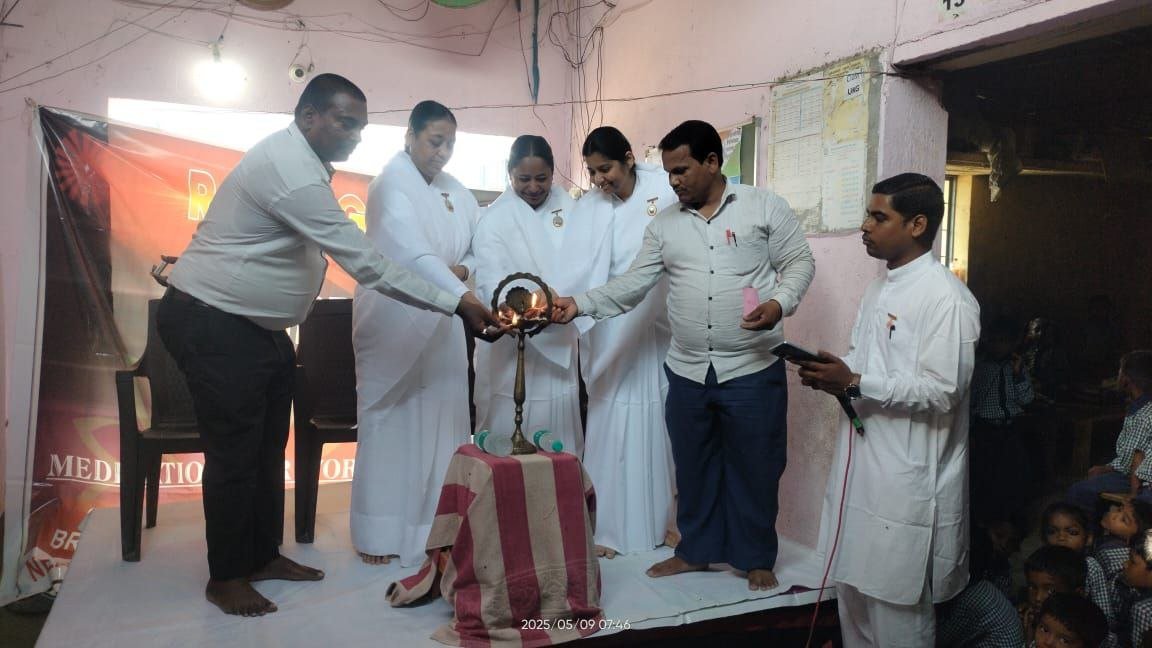 Brahma Kumari sisters taught the path of self-reflection in Chorsua, filled the students with positive energy