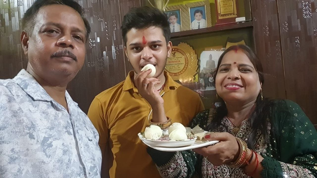 Adarsh ​​Bardhan of Biharsharif increased the prestige of the district by scoring 96.33% marks in 12th and 99.92 percentile in JEE Mains