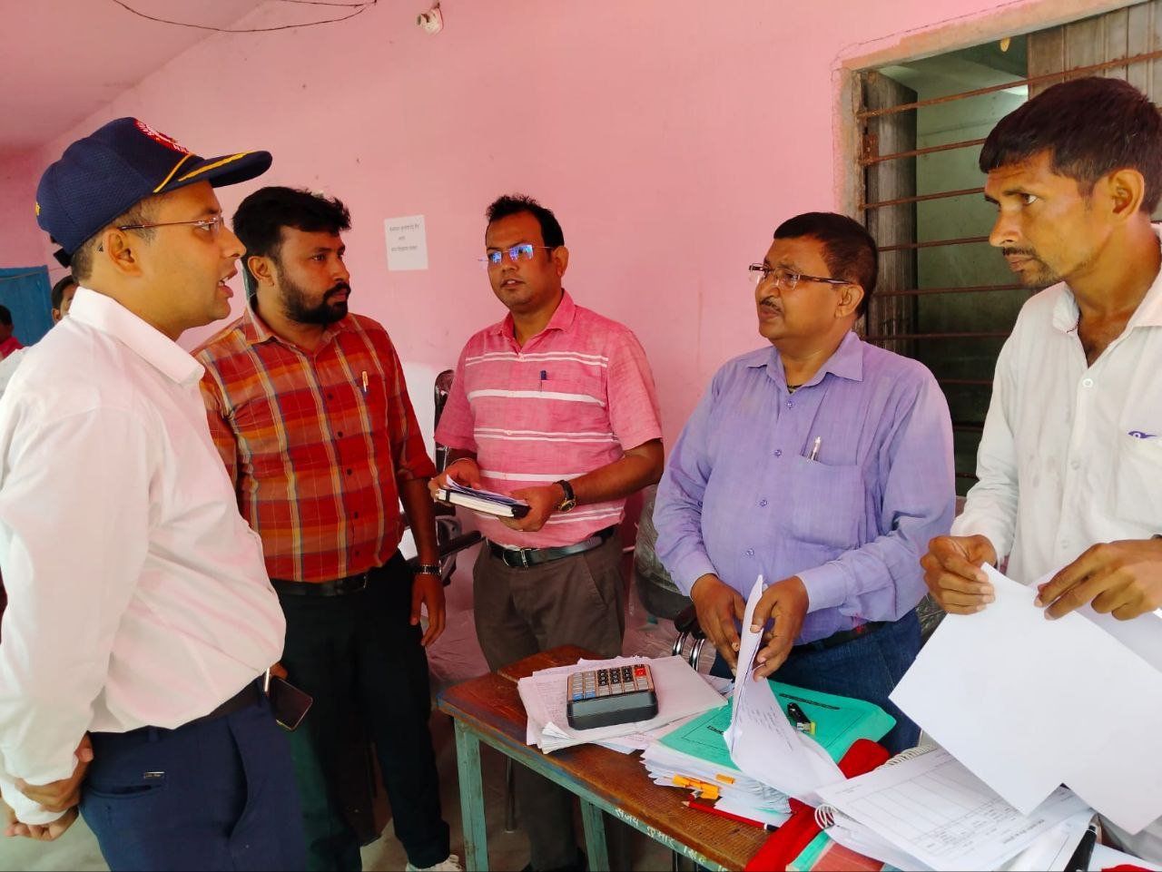 The District Magistrate inspected the camp organized for compensation payment to the peasants in Telmar