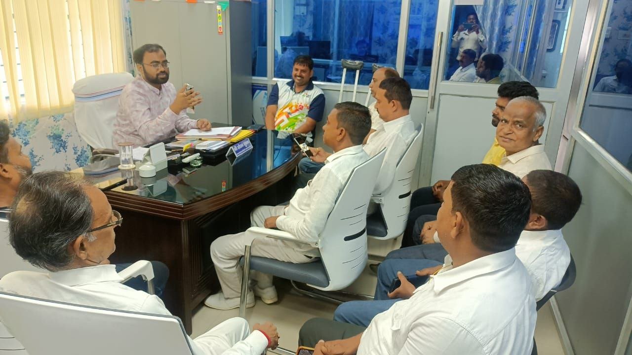 A special meeting was held in the Nagar Panchayat office regarding the cleanliness and security of Harnaut Football Stadium