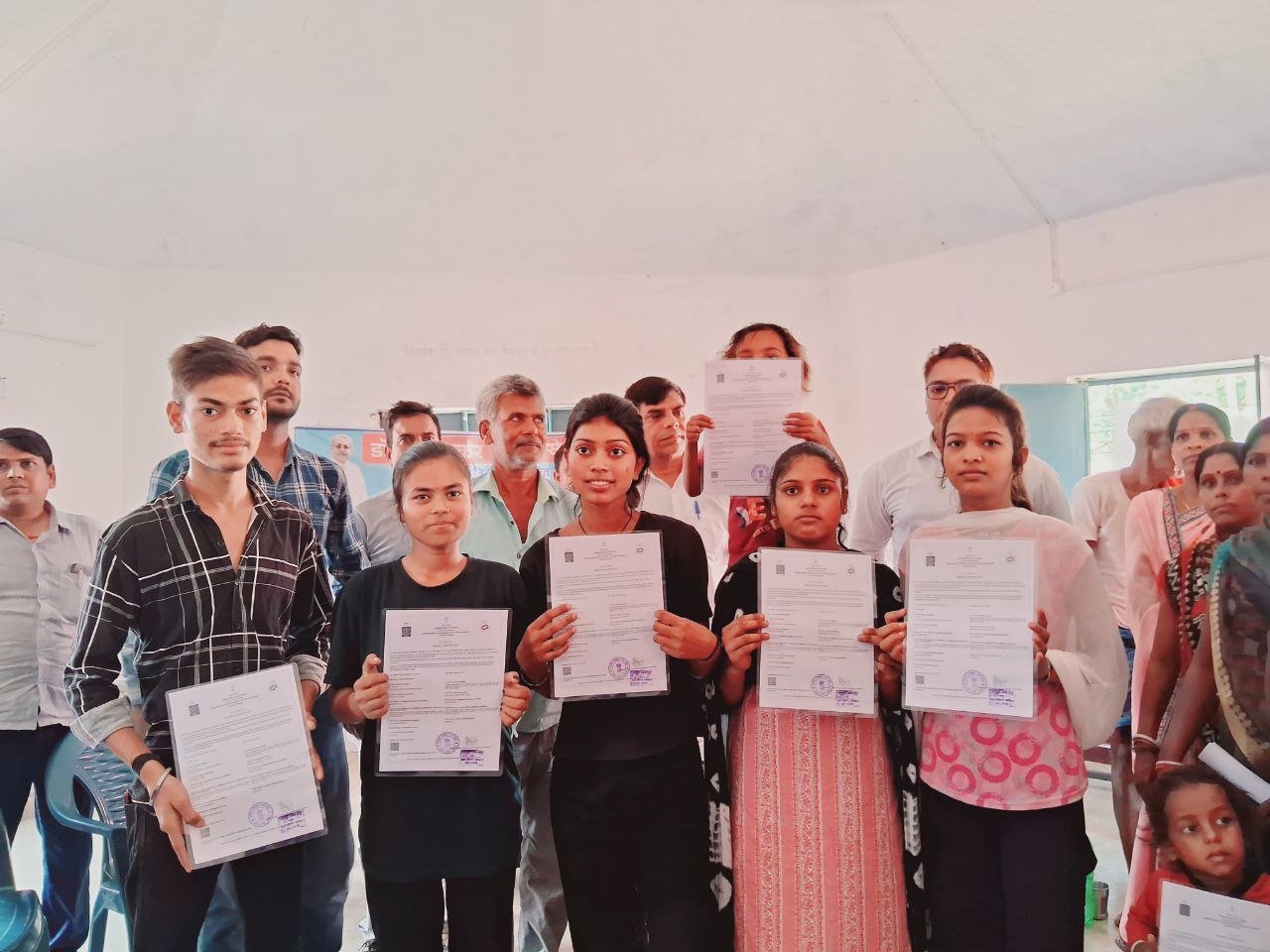 Special development camp organized in Mahadalit Tola of Kakanpar, many schemes were availed on the spot