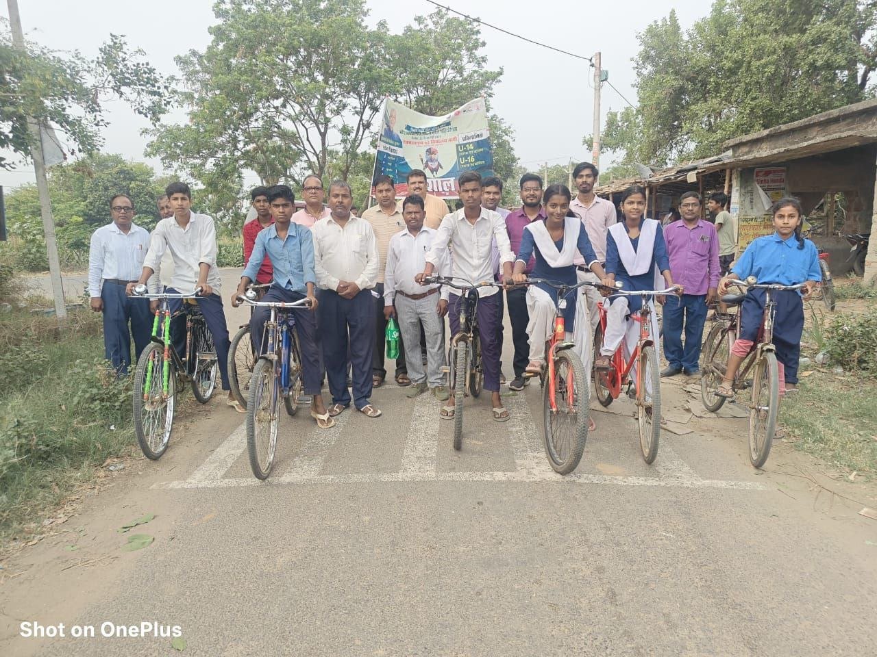 Mashal Sports Competition: Daughters showed equality in cycling race, gave tough competition to sons