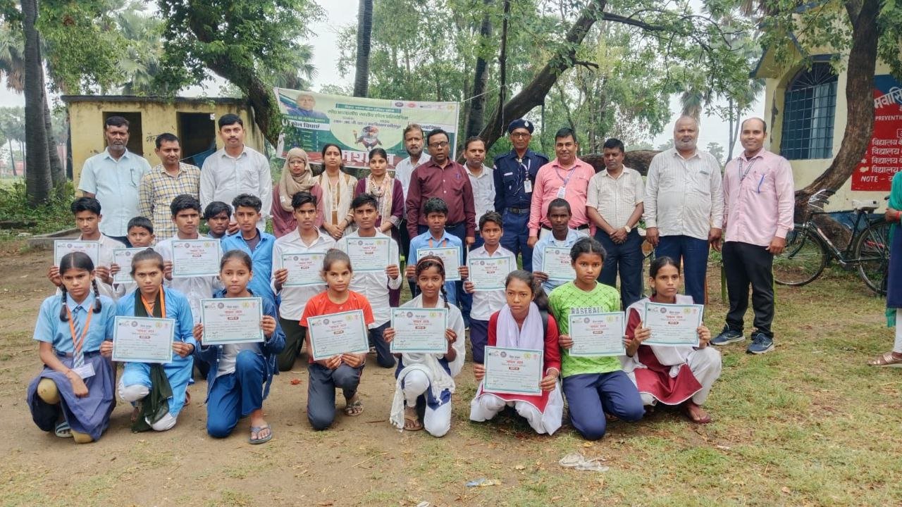 Students showed their strength in torch sports competition, thrilling competition took place in running and long jump