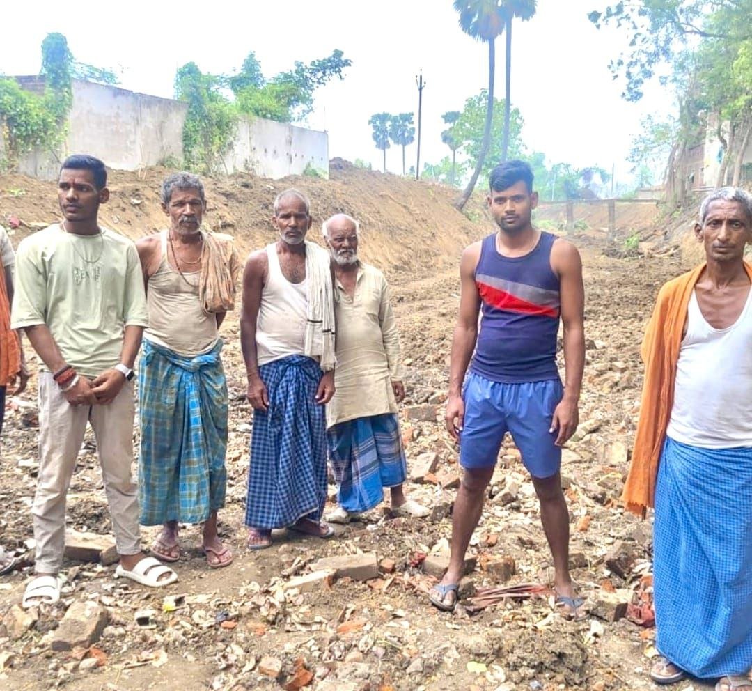 There is huge irregularity in the removal of silt from Andhiyara river, work is being done contrary to the standards, farmers are angry