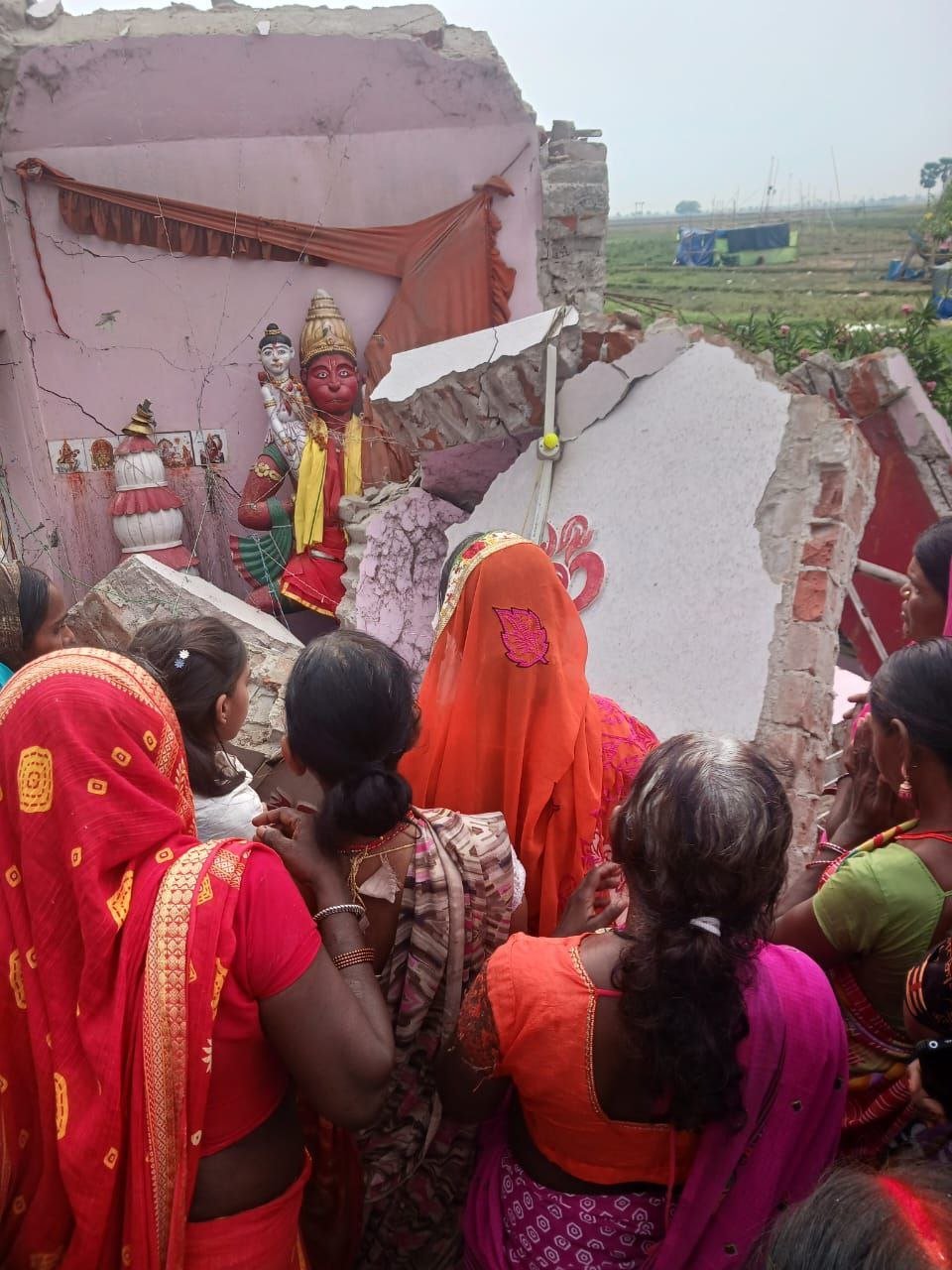Uncontrolled truck hits temple, Hanuman temple damaged, one person injured