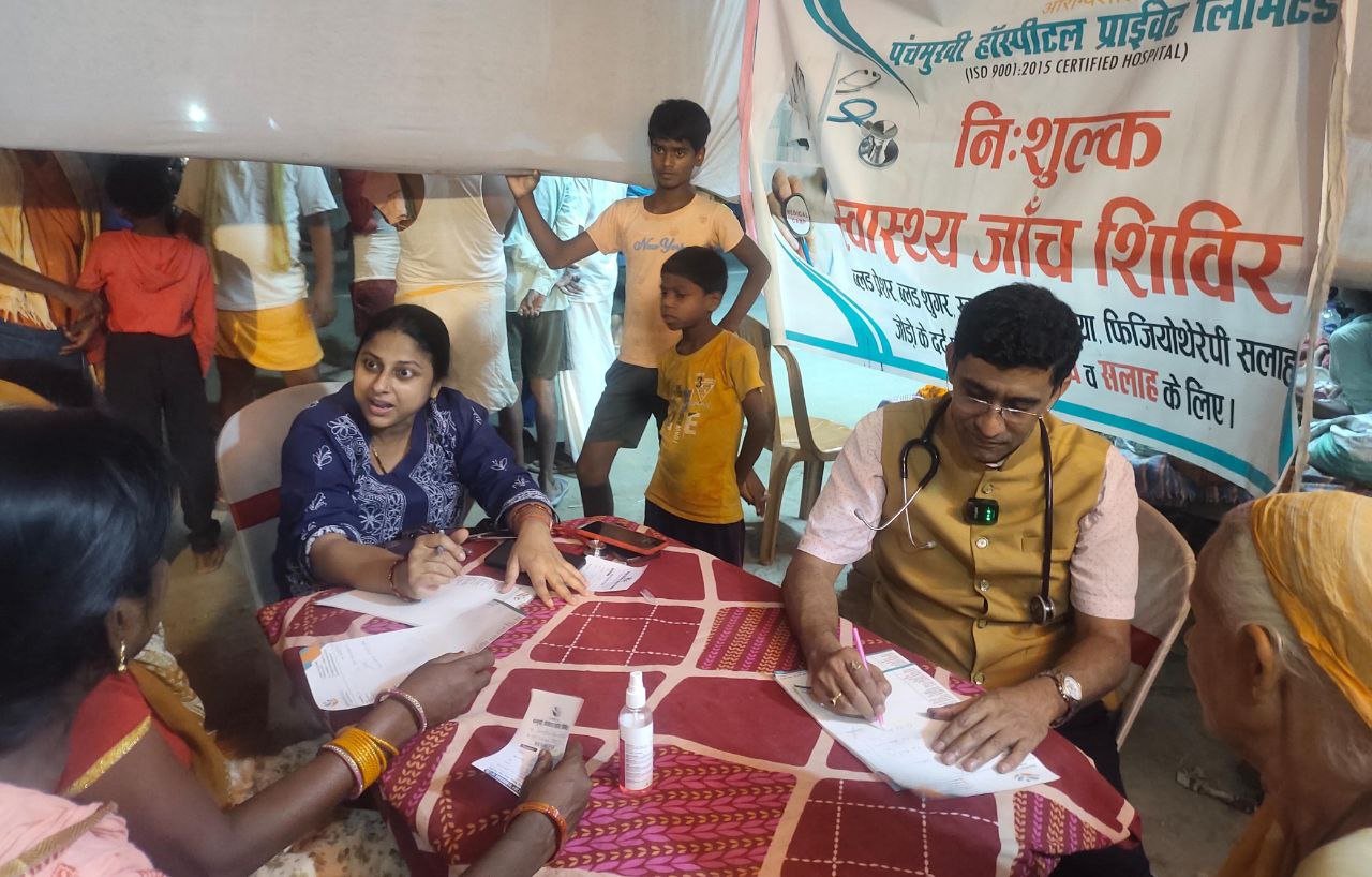 Free health camp organized in Hanuman Mandir premises, more than 100 patients were examined