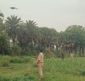 In a joint operation of Tharthari-Hilsa Excise Police Station, 9,030 liters of semi-manufactured country liquor was recovered and destroyed on the spot.