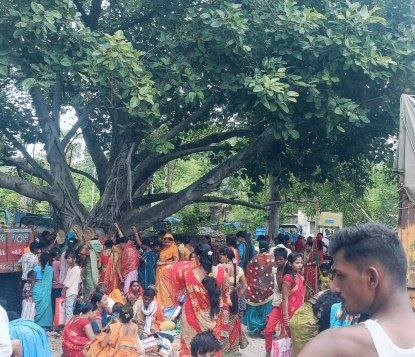 Women kept Vat Savitri fast to wish for long life of their husband and happy married life