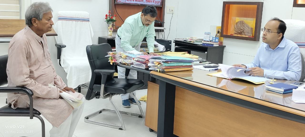 Under the Public Grievance Redressal Act, DM heard 23 cases and gave instructions on matters like encroachment and land dispute