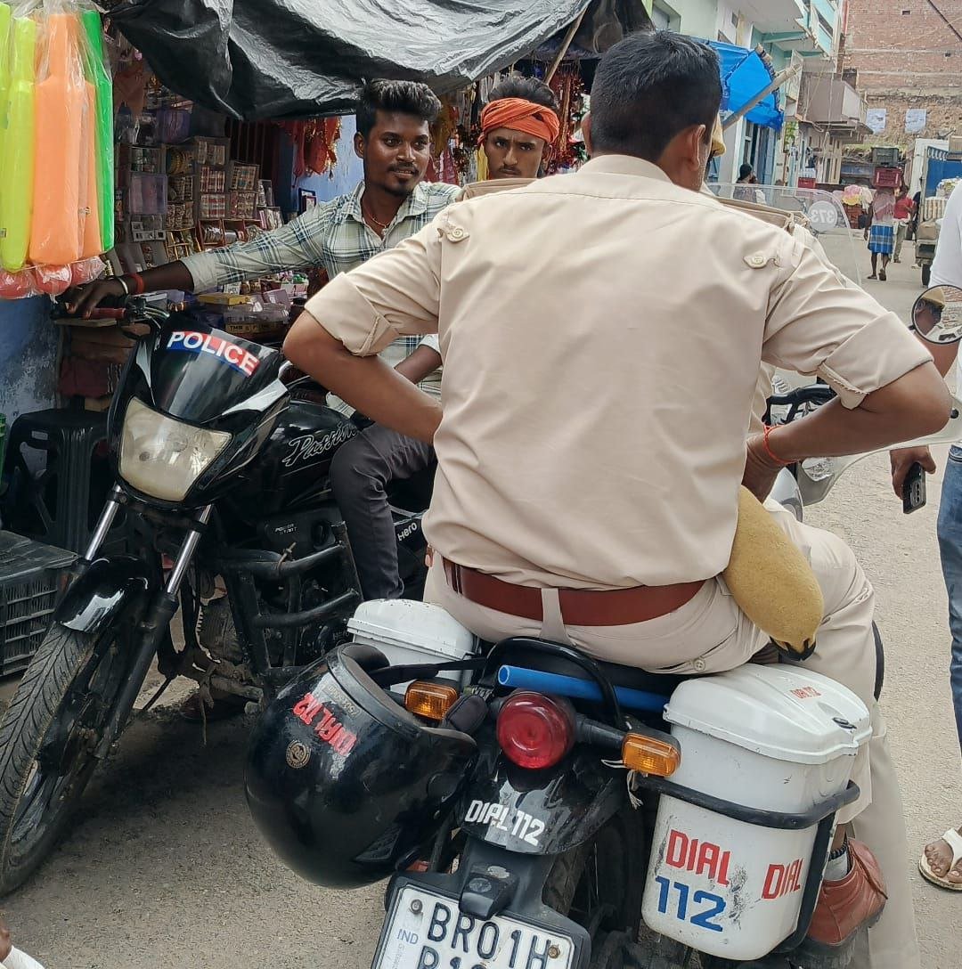 Questions raised on the working style of police in Silav: General public challaned, vehicles with 'Police' written on them exempted?