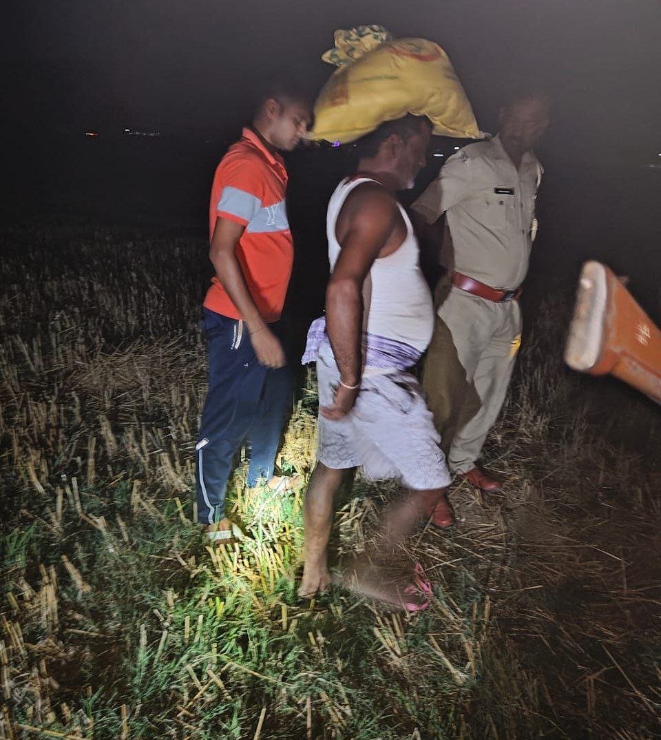 Police recovered 31 liters of country liquor, three arrested