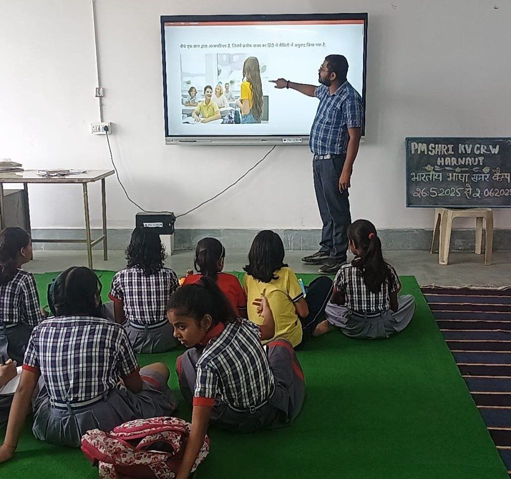 On the second day of the summer camp focused on linguistic diversity and communication skills, students learned practical experiments