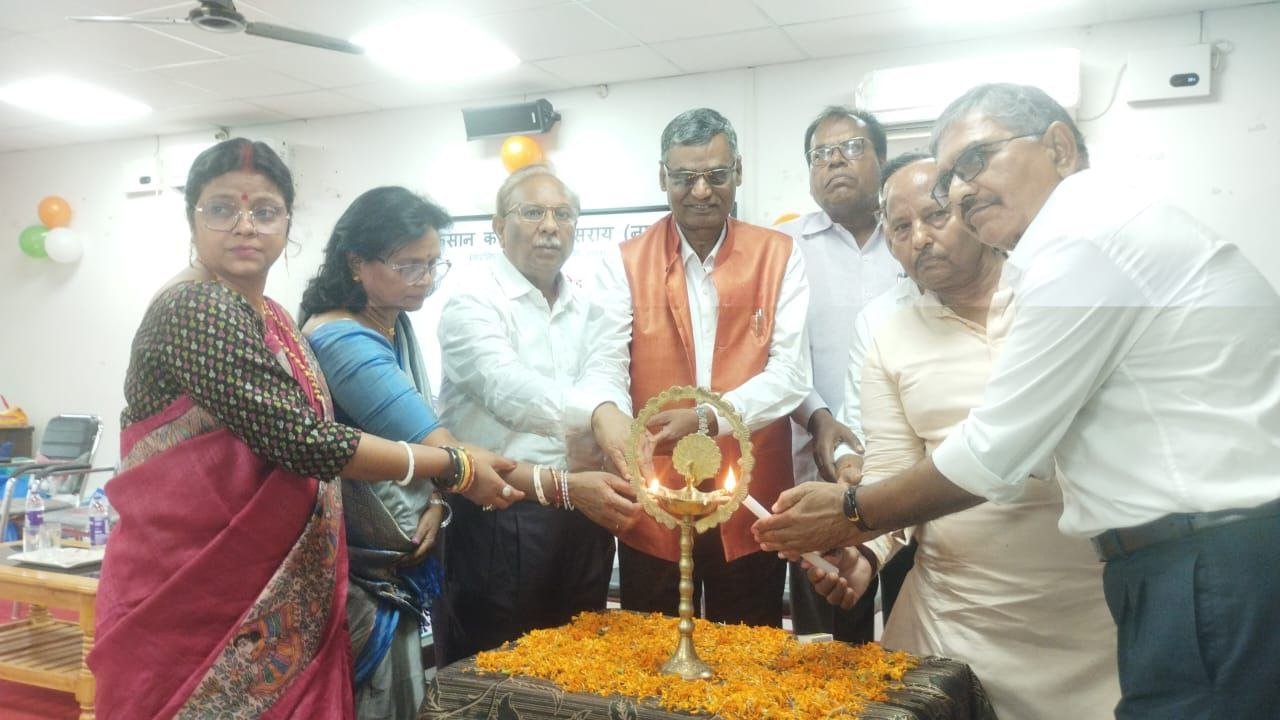 “The Principal of Kisan College became a source of inspiration, Dr. Upendra Kumar Singh was felicitated in the felicitation ceremony”