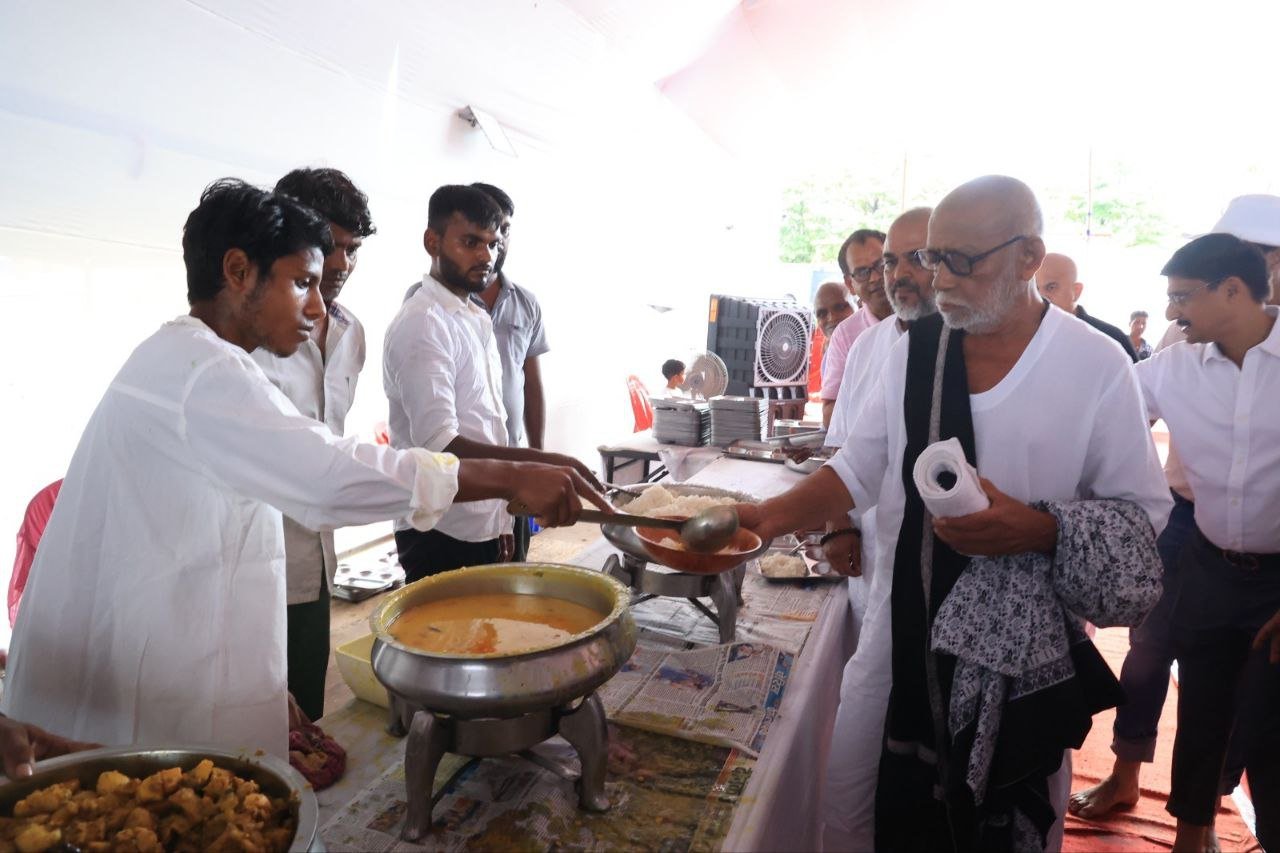 "Food is not just food, it is a symbol of love and service: Morari Bapu reviewed the arrangements of the dining hall in Rajgir"