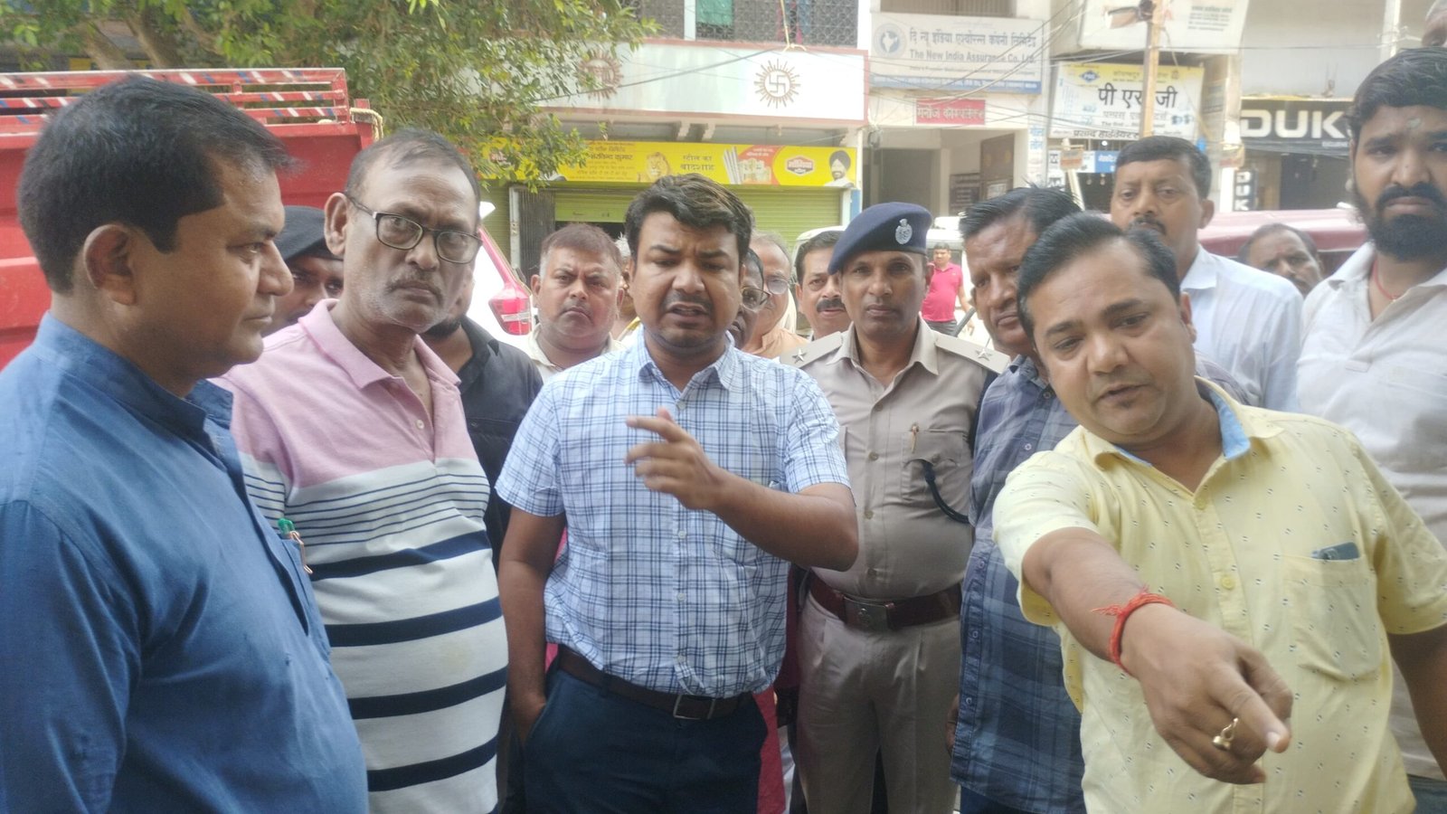 The Municipal Commissioner inspected the area on filling up to improve the traffic system of Bihar Sharif