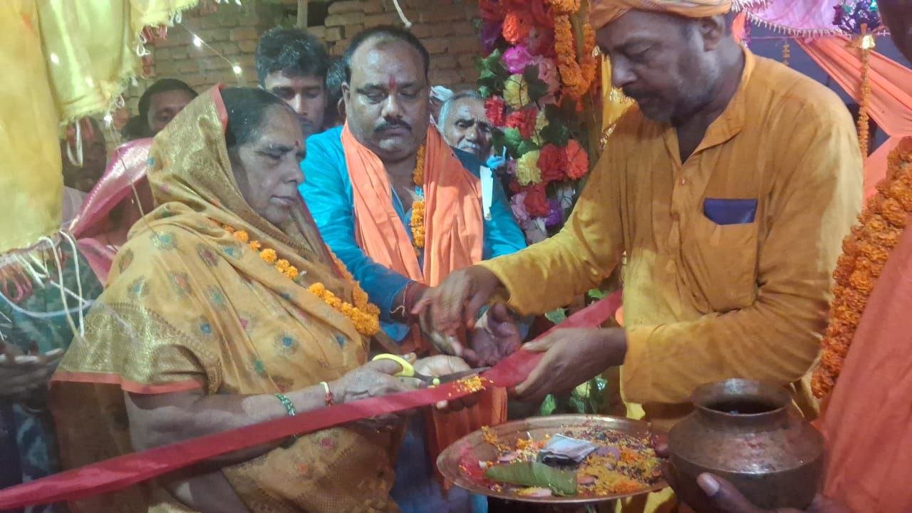Pran-pratishtha in the Devi temple of Daldalichak village, 36 hours of continuous kirtan begins