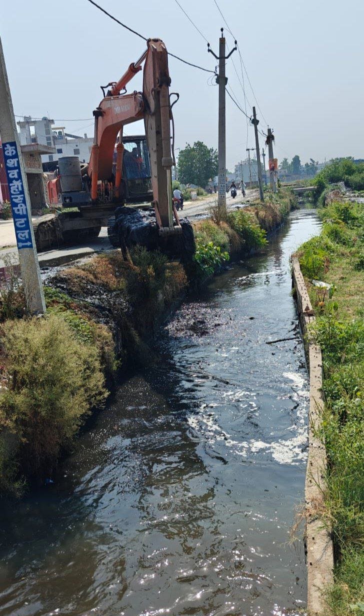 On the occasion of Bakrid festival, the Municipal Commissioner took stock of the cleanliness system of the city, instructed to speed up the work of cleaning the drains