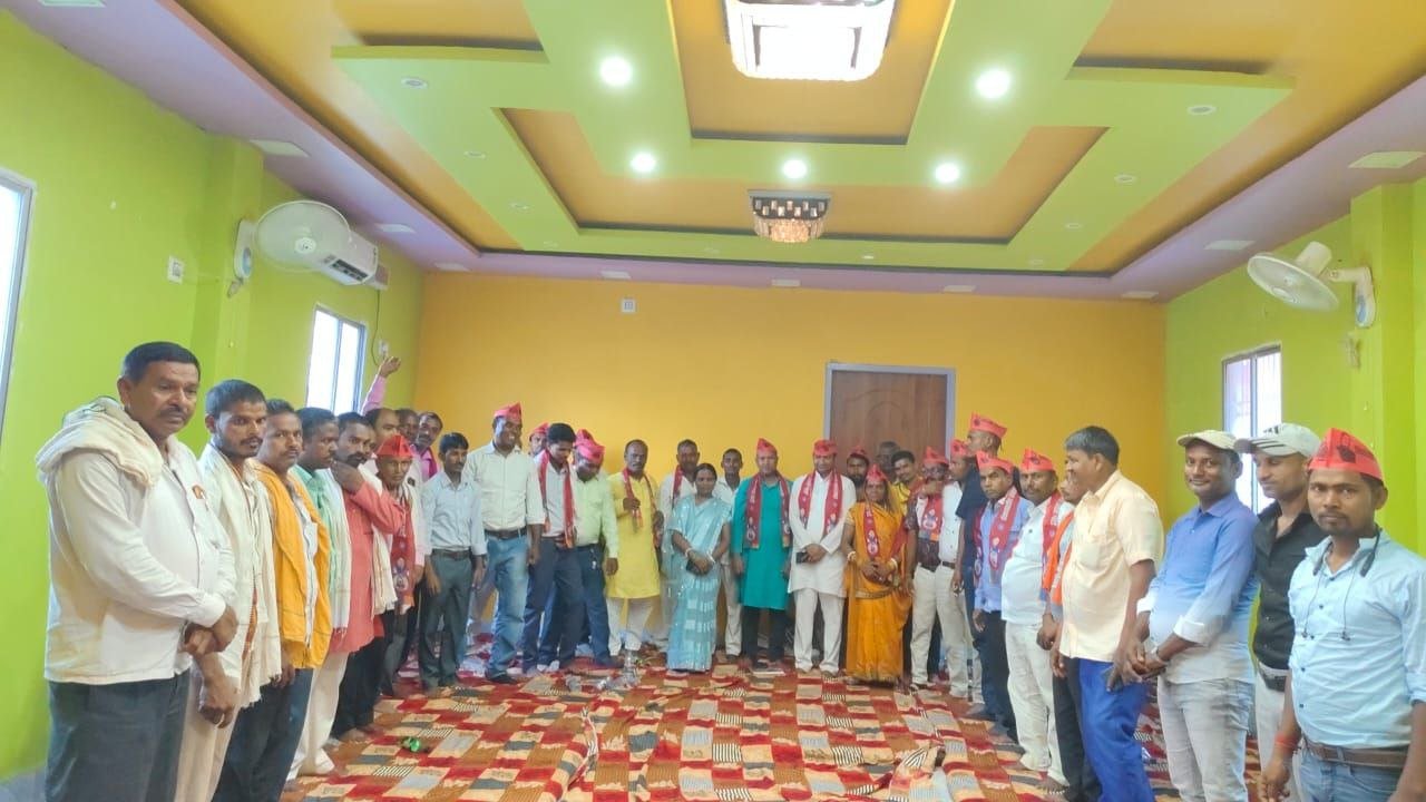 VIP party's district level meeting filled the workers with enthusiasm, expressed the possibility of contesting elections on three assembly seats
