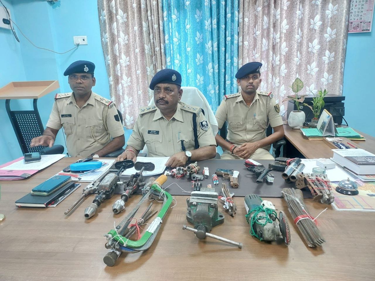 Mini gun factory busted in Chiksaura market, huge quantity of weapons and equipment recovered